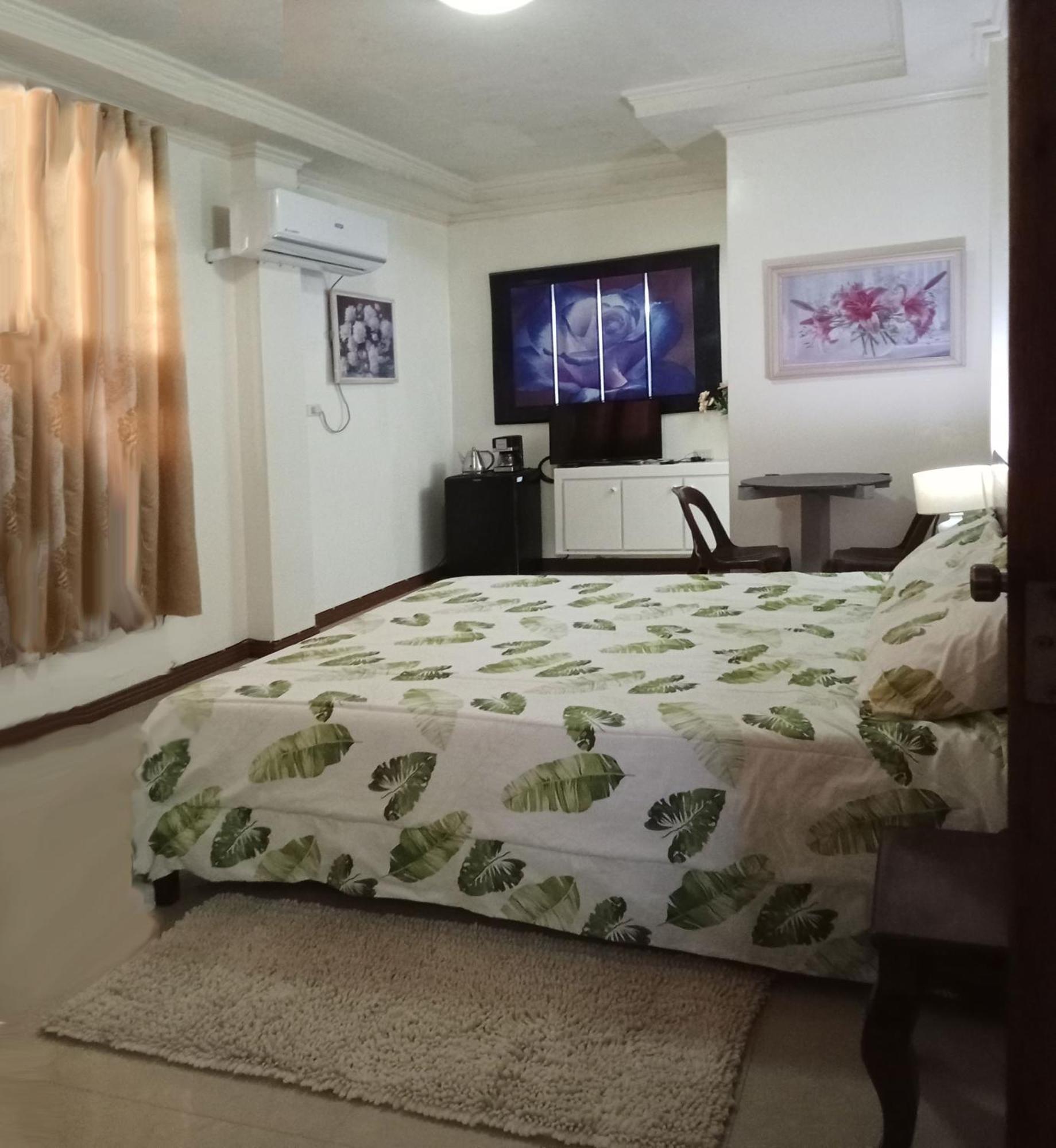 Leizel'S Bed & Breakfast Palompon エクステリア 写真